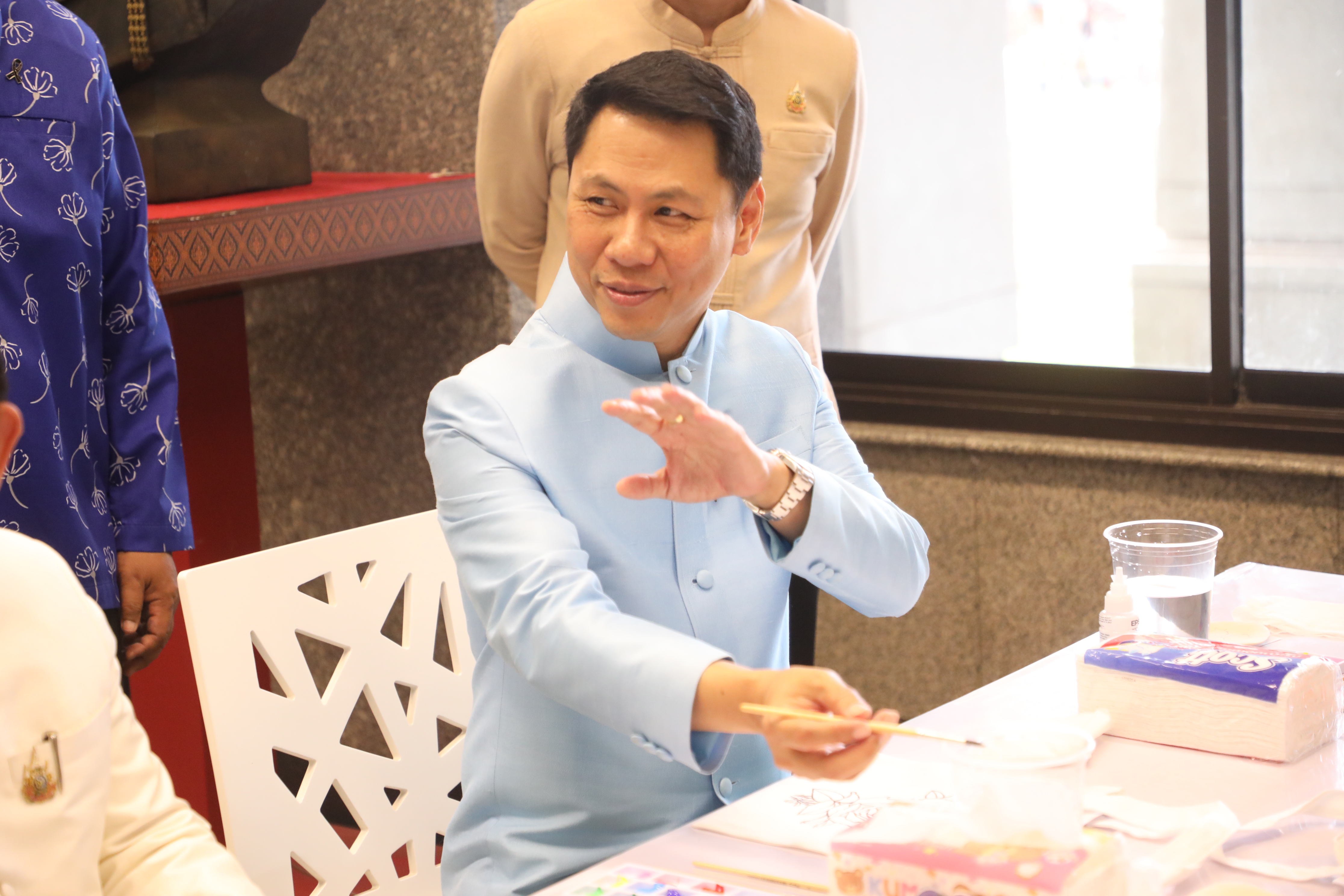 title - มากกว่าความรักระหว่างคู่ครอง คือความรักต่อปวงชน ส.ป.ก. จัดงาน “รักแห่งศิลป์ รักแห่งแผ่นดิน” พลังแห่งศิลปะที่เชื่อมโยงสถาบันและประชาชน